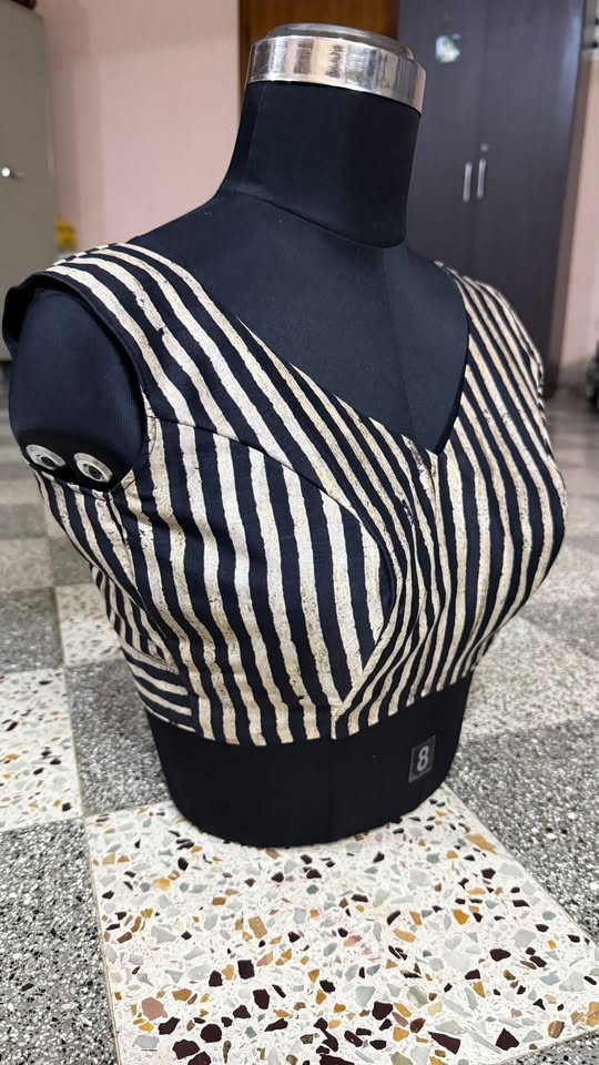 Luxury Blouse Designing & Tracing - Dreamt Beauty's Institute & Boutique